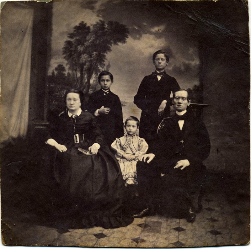 Александр Петрович Лукутин с семьёй. 1860
