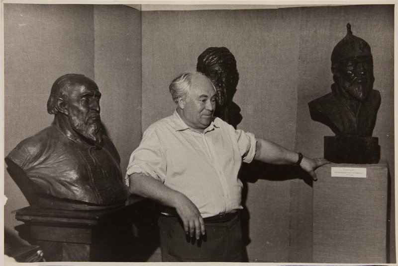 М. М. Герасимов среди своих работ