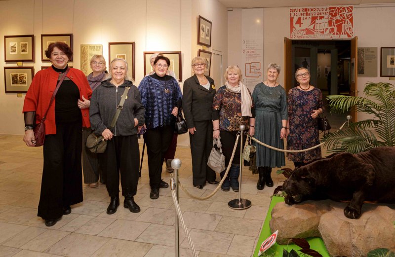 Волонтеры на выставке «Поль Жув. Художник джунглей»