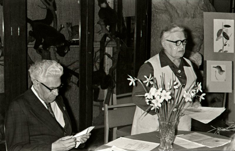 С. К. Клумов и В. Н. Игнатьева на заседании учёного совета, посвящённого отчёту В. М. Муцетони о участии в 18-ом рейсе НИС «Дмитрий Менделеев». Архив ГДМ