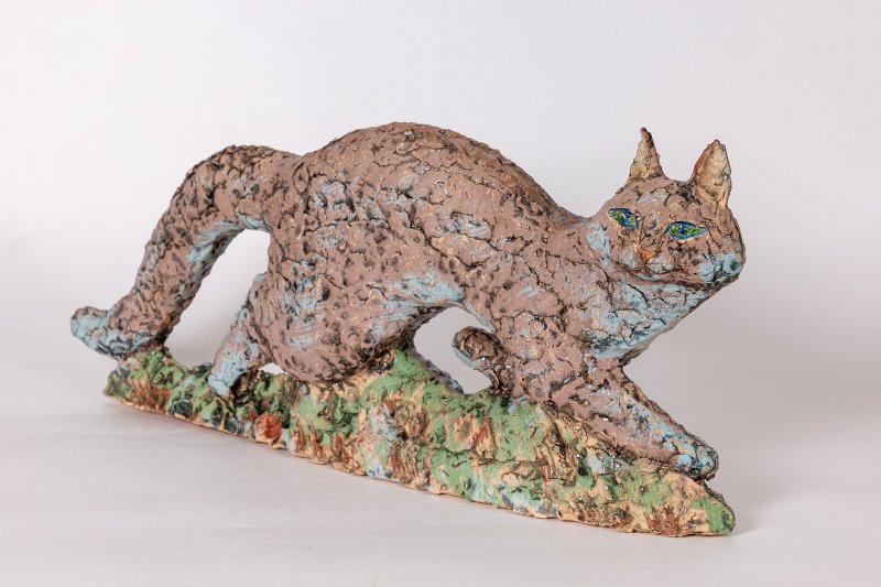 Е.С. Кузнецова. Осторожный кот. 2000-2001 гг. Шамот, ангобы