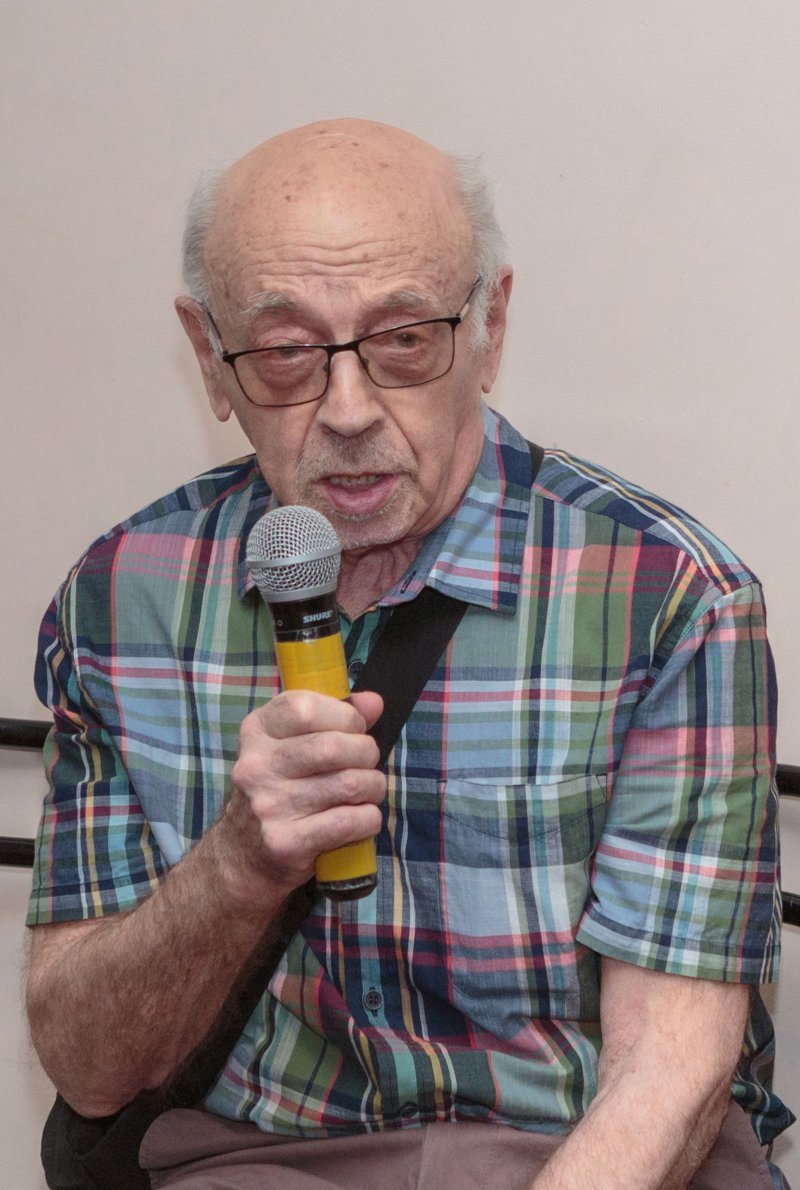 Р.И. Рапопорт - сын И.А. Рапопорта, ученика Н.К. Кольцова