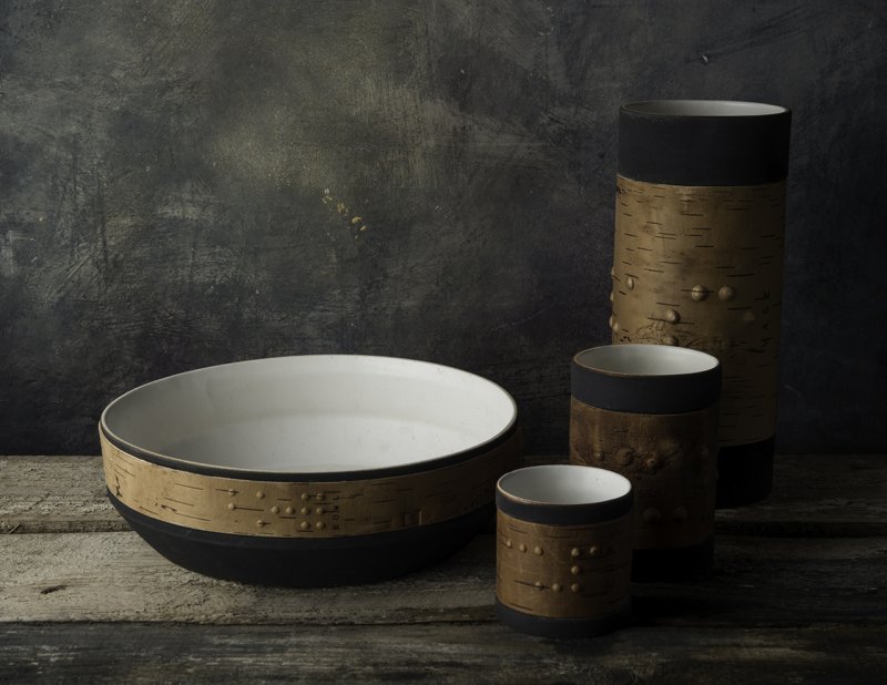 Предметы коллекции Birchware с надписями шрифтом Брайля