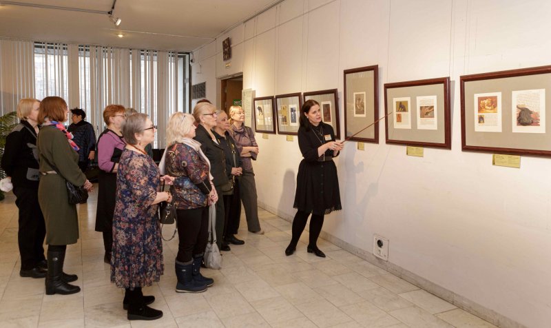 Н. И. Трегуб проводит экскурсию по выставке «Поль Жув. Художник джунглей»