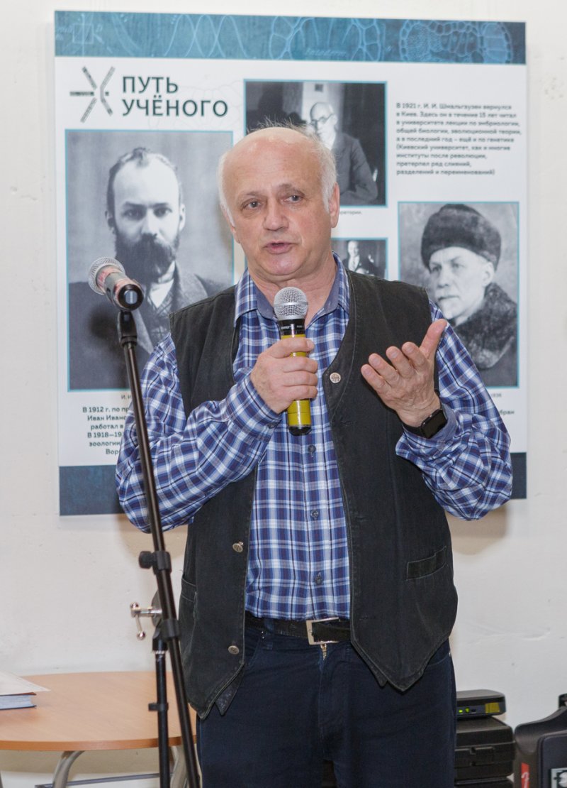 Заместитель директора по науке Института проблем экологии и эволюции им. А.Н. Северцова РАН , д.б.н., член-корр. РАН А. В. Суров, член ученого совета музея
