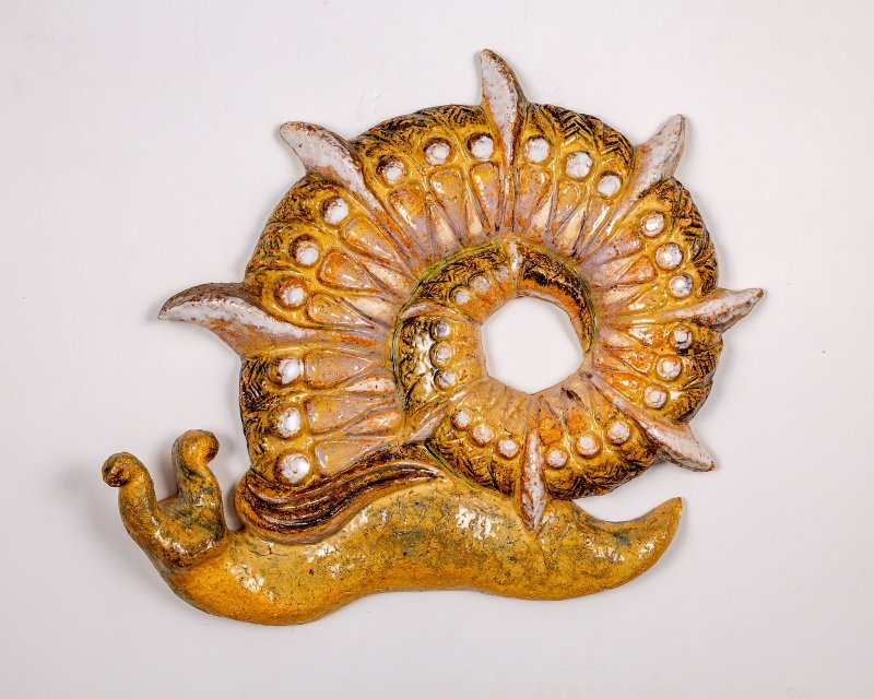 Е.С. Кузнецова. Улитка. 2015. Шамот, ангобы, поливы