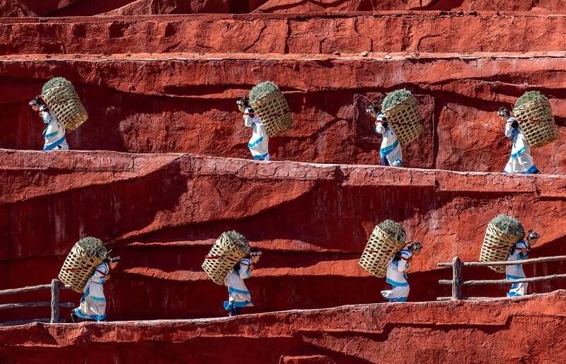 Елизавета Кирина. ПОБЕДИТЕЛЬ Шанхай. Сцена сбора чая в шоу Impression Lijiang