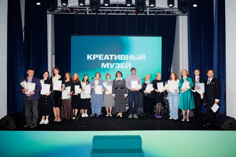 Награждение победителей грантовых конкурсов программы «Музей без границ» среди победителей проект Дарвиновского музея «Пиктофауна» (фото предоставлено БФ В. Потанина).