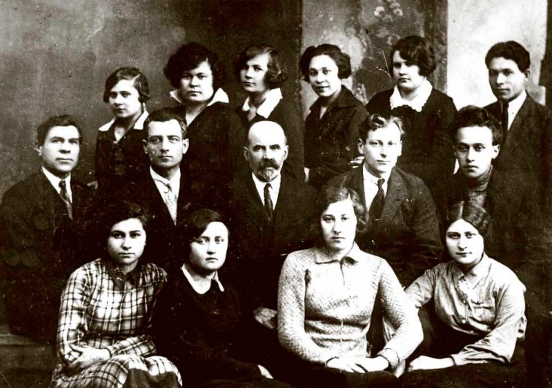 В.Ч. Дорогостайский со студентами.