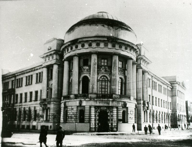 Здание Московских высших женских курсов на Девичьем поле (ныне Малая Пироговская улица)