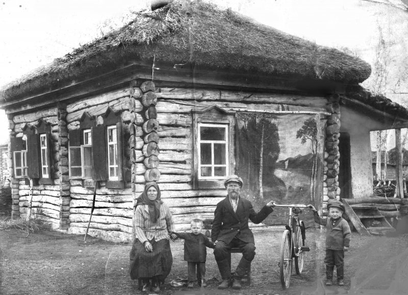 II место: Киященко Татьяна, «Педальный конь»;