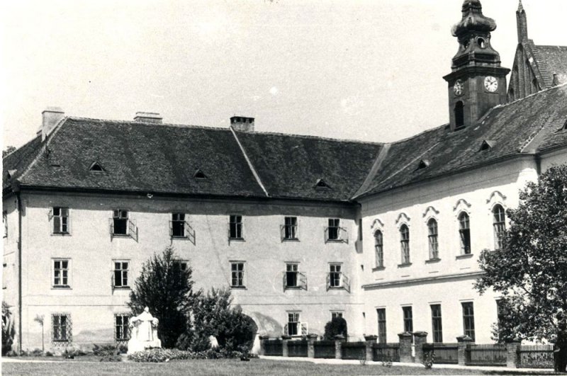 Мемориальный музей Г.И. Менделя в г. Брно. Фотография из фондов мемориального музея Н.И. Вавилова при Институте Общей Генетики РАН