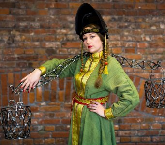 Александра Weld Queen