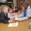 Волонтеры на празднике День жирафа
